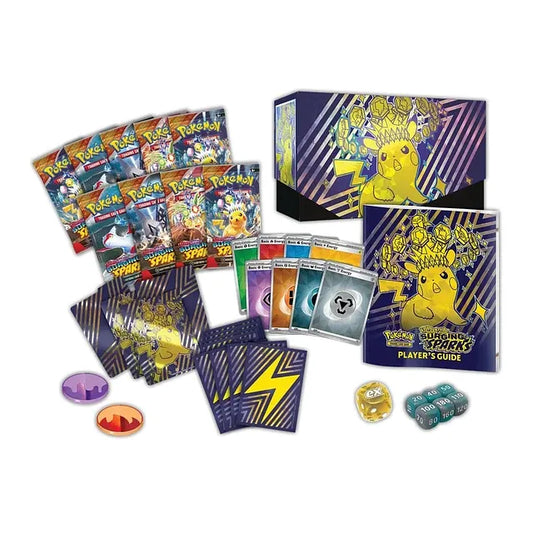 Contenido de la Caja de Entrenador Élite Pokémon Escarlata y Púrpura Chispas Fulgurantes con sobres, fundas, contadores y accesorios